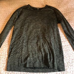 Lulu Lemon grey patterned long sleeve